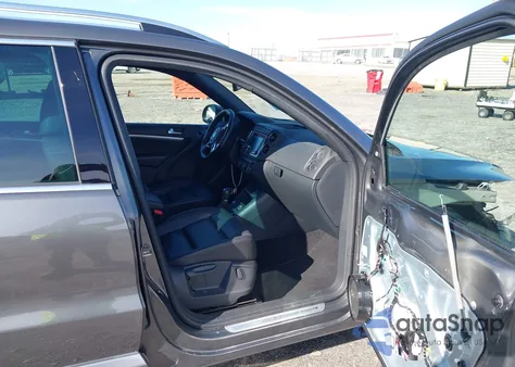 2016 Volkswagen Tiguan R-Line z USA, uszkodzony, nr VIN WVGAV7AX9GW603929